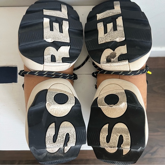 Sorel Black and Beige Athletic Shoes - Size 8 - Picture 5 of 5